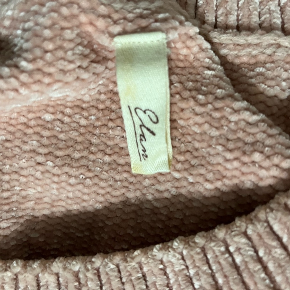 Elan Pink Top Long Sleeve. The top size is small but it fits more like Medium - Picture 4 of 5